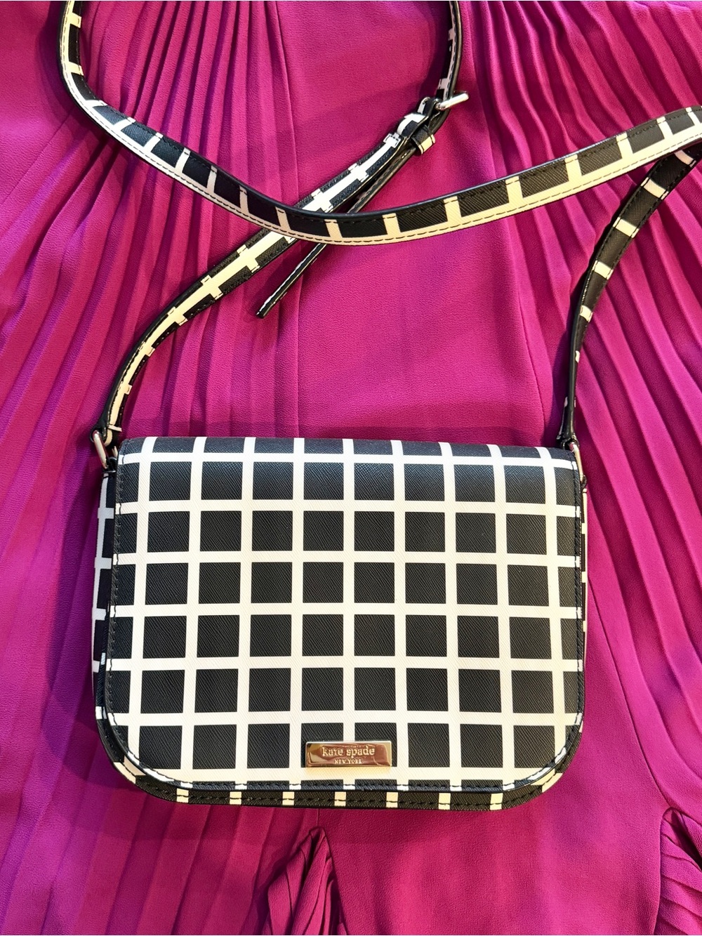 Kate Spade NWOT Saffiano Leather Crossbody Flap Bag NEVER USED.